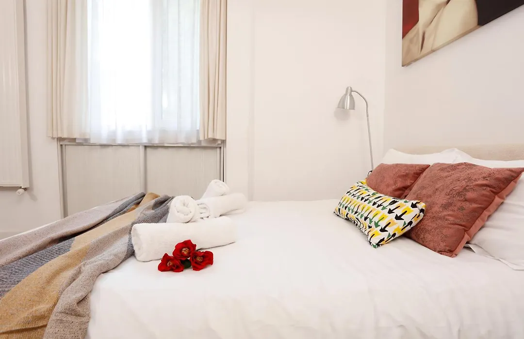 Lovely victoriei studio-1